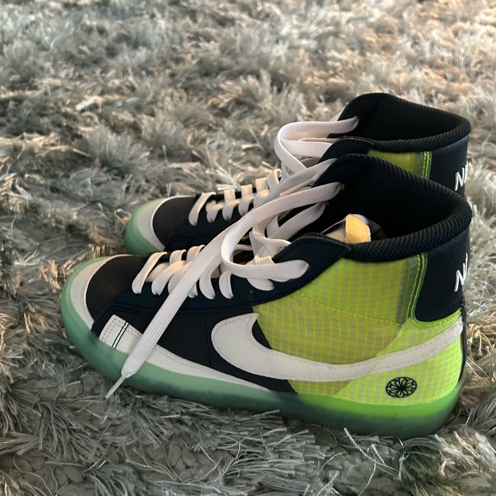 Great condition worn twice. shoe is narrow. Green & neon yellow  Nike Blazers.